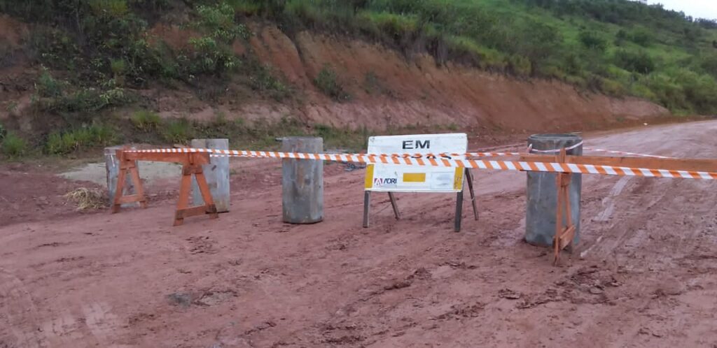 Atenção: avenida João Acácio Simas está interditada