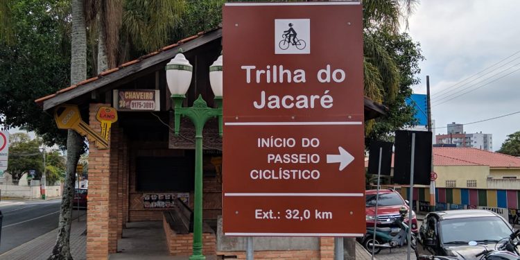 Camboriú recebe placas de sinalização turística