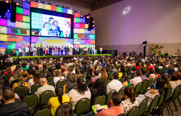 Justiça determina um prazo de 48 horas para que o Estado proíba eventos em Santa Catarina