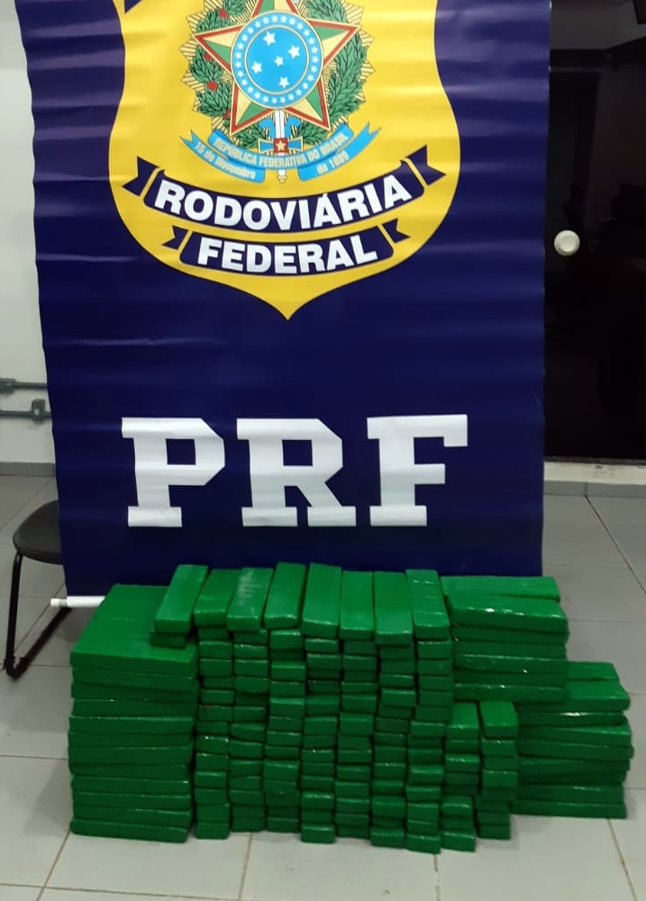 PRF apreende 110 quilos de maconha na BR 101 em Itajaí