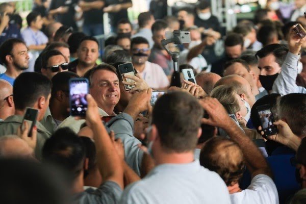 Bolsonaro chega a Florianópolis para solenidade de entrega de veículos