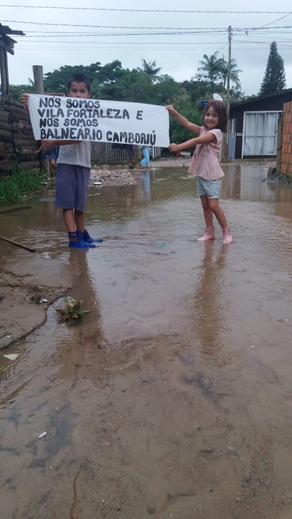 Moradores da Vila Fortaleza se dizem abandonados pelo poder público de Balneário Camboriú