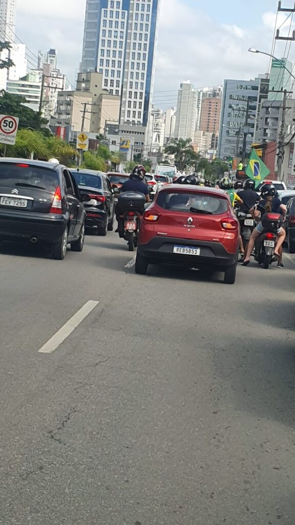 Mais de cinco mil carros participaram do evento “Todo trabalho é essencial”