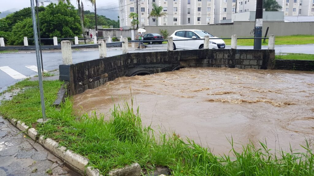 Defesa Civil em Camboriú e Balneário Camboriú em alerta máximo devido as chuvas