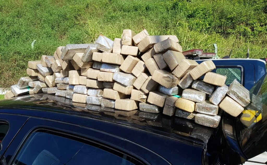 PRF localiza maconha escondida em lataria de carro na BR 101 em Itajaí