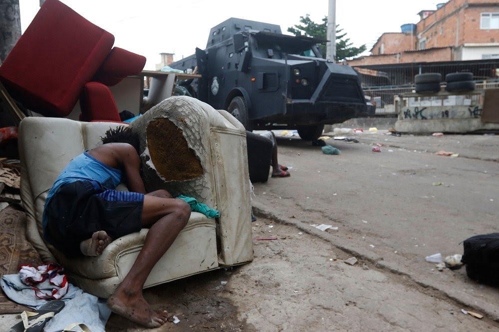 Chacina no Rio de Janeiro deixa 25 mortos