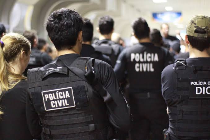 Polícia Civil de Santa Catarina entregam coletes e algemas para os policiais