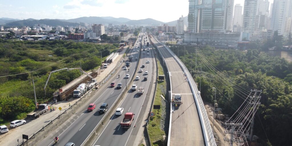 Inaugurada na manhã desta quarta-feira a ponte sobre Rio Camboriú na marginal norte da BR 101