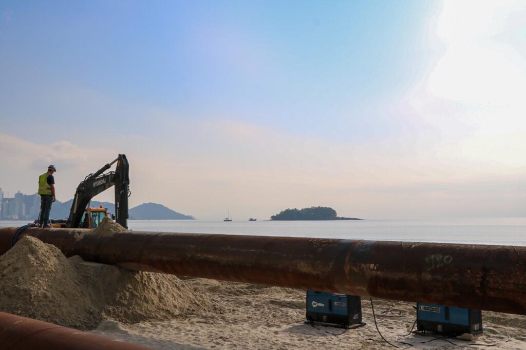 Nova draga será usada na obra de recuperação da faixa de areia da Praia Central em BC