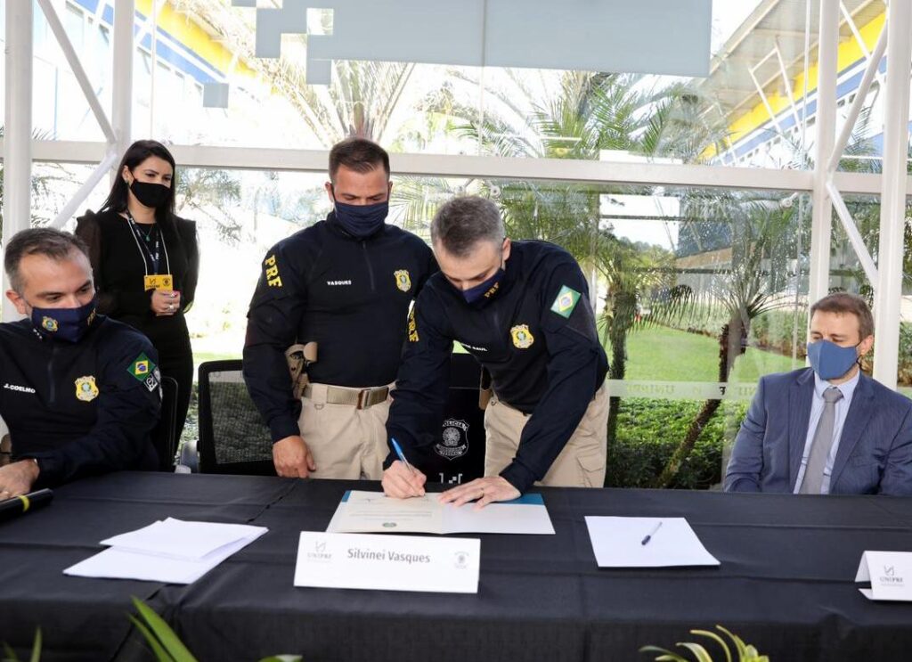 Novo Superintendente da PRF em SC e novo Coordenador da UniPRF tomam posse em Florianópolis