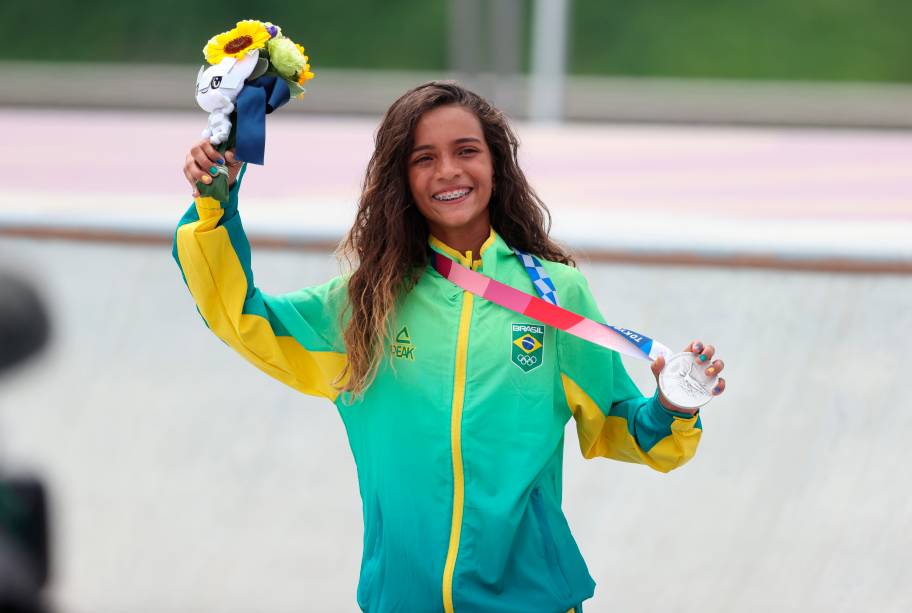 Rayssa Leal, 13 anos, faz história e ganha a medalha de prata no Skate