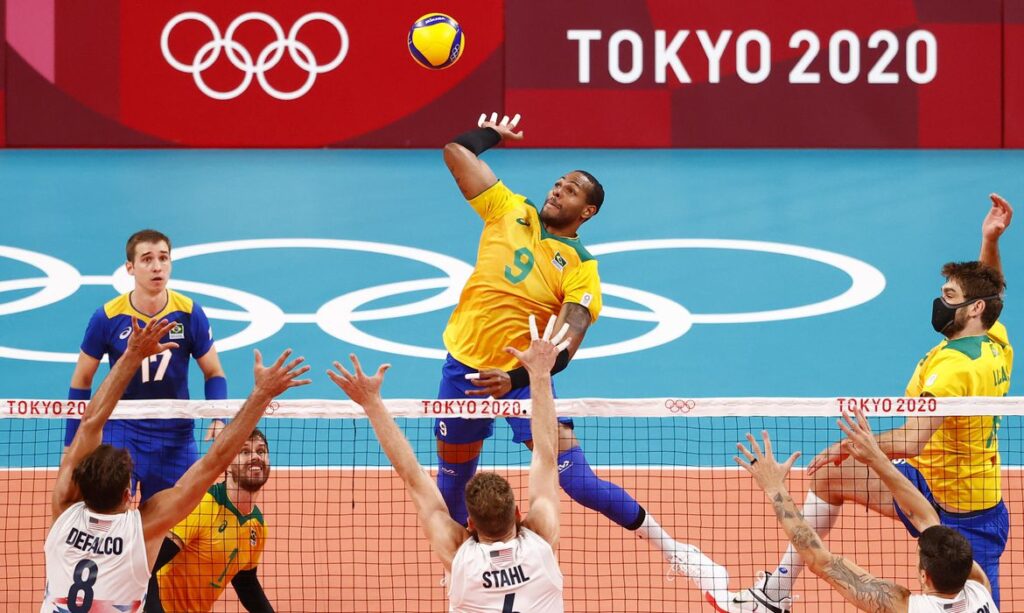 Brasil bate EUA e se recupera no vôlei masculino