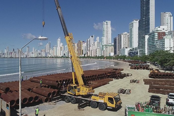 Navegação no perímetro da obra de recuperação da Praia Central de Balneário Camboriú está proibida