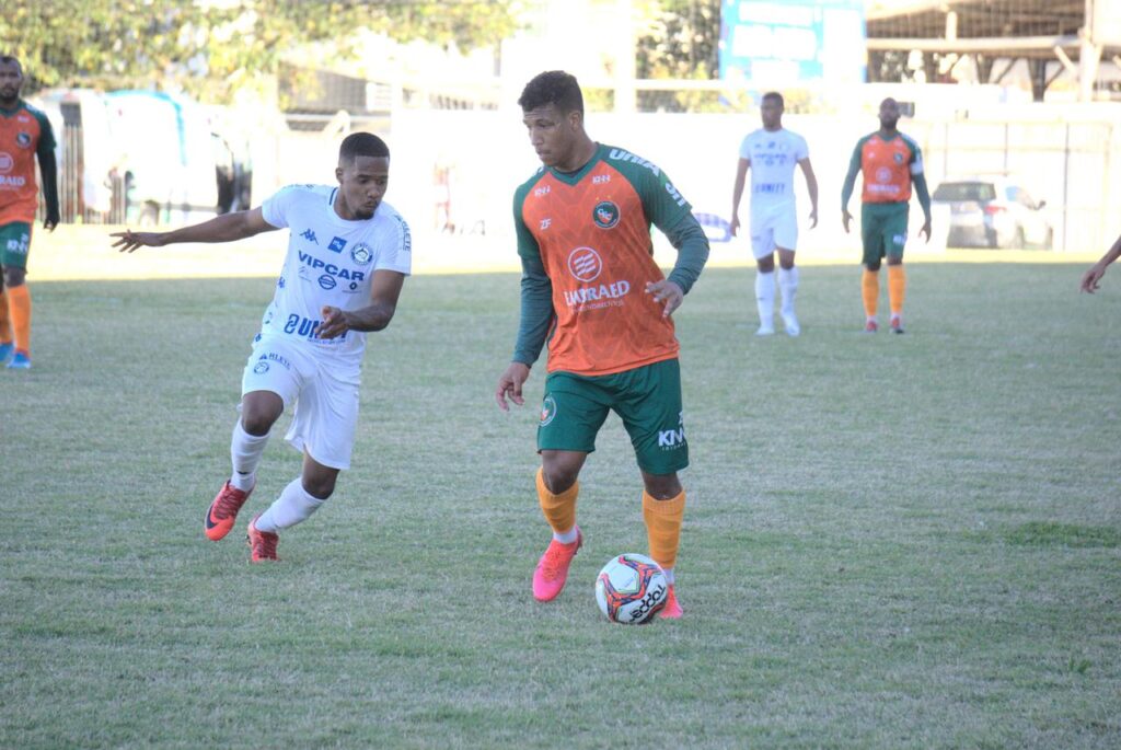 Camboriú vence mais uma e segue 100% no catarinense