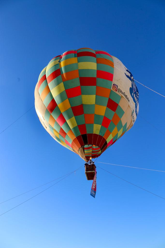 Profissionais de saúde fazem voo de balão em Balneário Camboriú