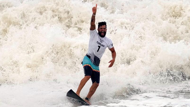 Ítalo Ferreira é campeão olímpico no surfe e dá 1º ouro ao Brasil em Tóquio