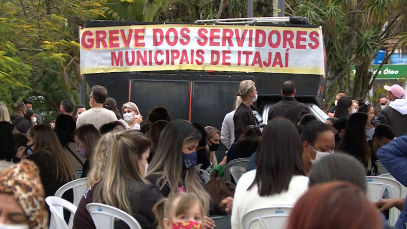 Itajaí envia à Câmara projeto de reajuste salarial dos servidores para fim da greve