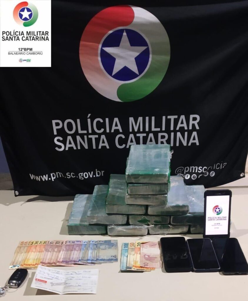 Polícia Militar de Balneário Camboriú descobre mais de 12 quilos de cocaína em painel de veículo