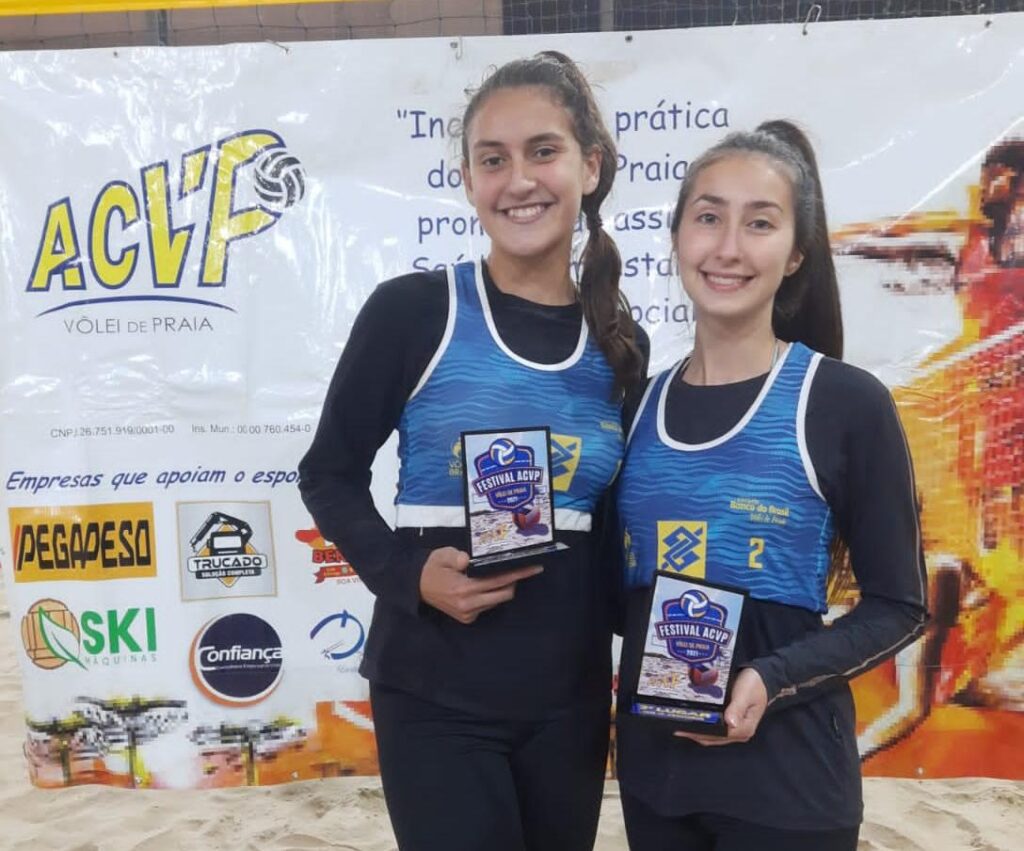 Dupla de Camboriú é vice-campeã em torneio de vôlei de praia