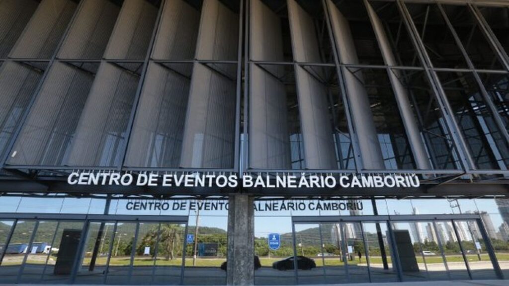 Fabrício de Oliveira, prefeito de Balneário Camboriú, quer formar comissão provisória para gerir Centro de Eventos