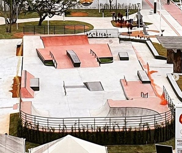 Deputado Daniel Freitas entrega para a Saúde de Camboriú verba de R$250 mil e R$900 para pista de Skate em BC