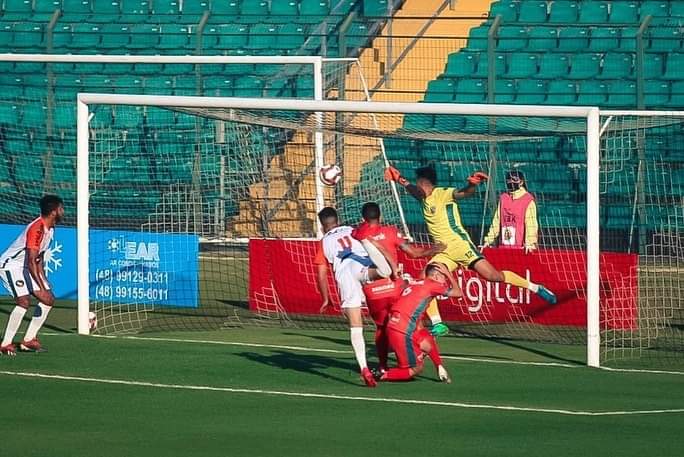 Camboriú FC vence mais uma e segue líder na série B do catarinense