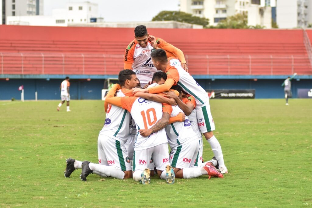 Camboriú FC e Barra empatam o primeiro jogo da final