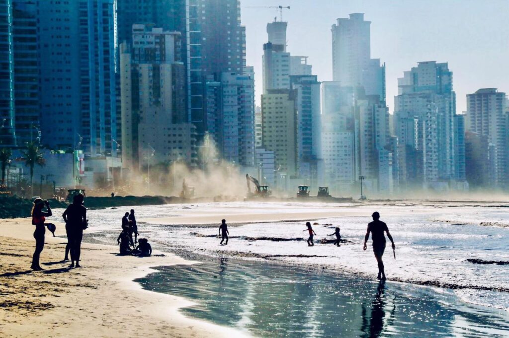 Recuperação da faixa de areia já avançou 1400 metros até esta sexta-feira