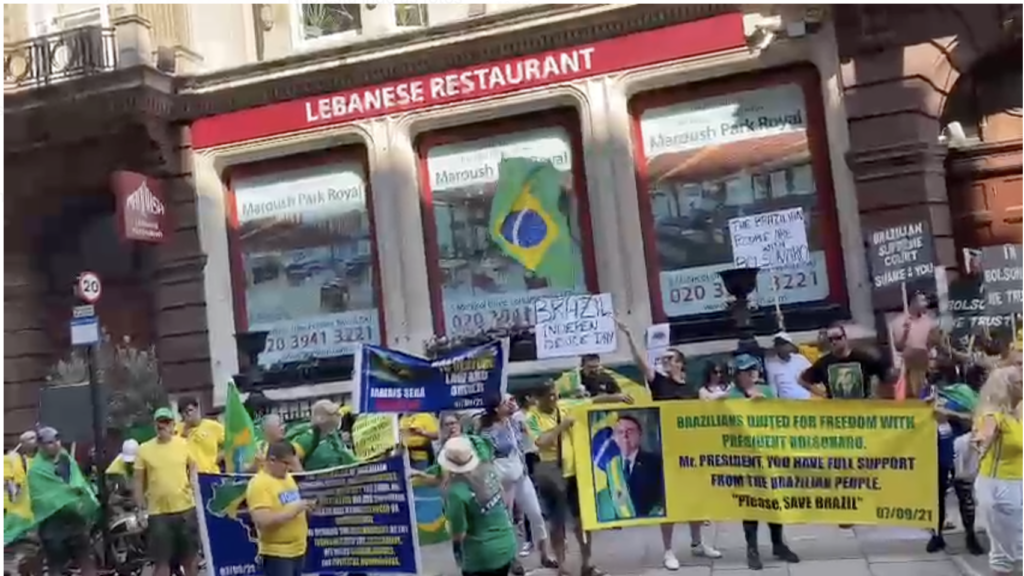 Em Londres, brasileiros manifestam em frente ao Consulado pró Bolsonaro