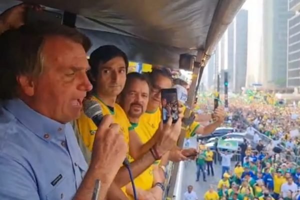 Presidente Jair Bolsonaro emite nota oficial após fala de Ministro Fux