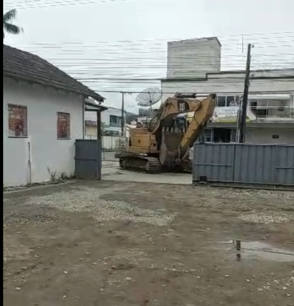 Fucam apreende máquina operando ilegalmente no Morro do Gavião