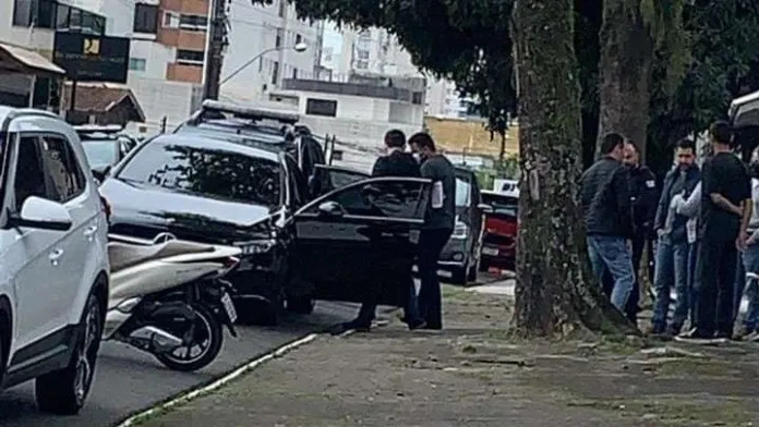 Identificado homem encontrado com morto dentro do carro no centro de Balneário Camboriú