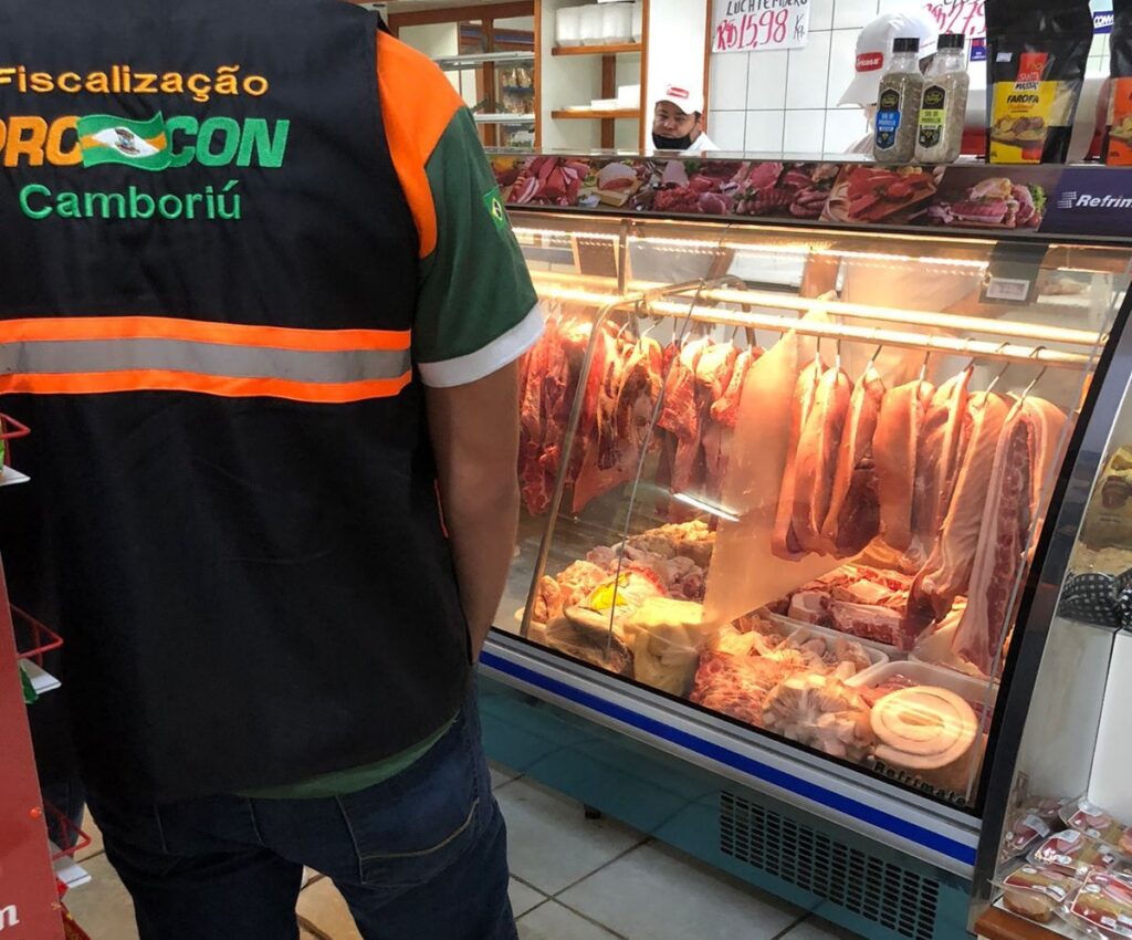 Mercados e açougues são fiscalizados na cidade. Três estabelecimentos foram notificados