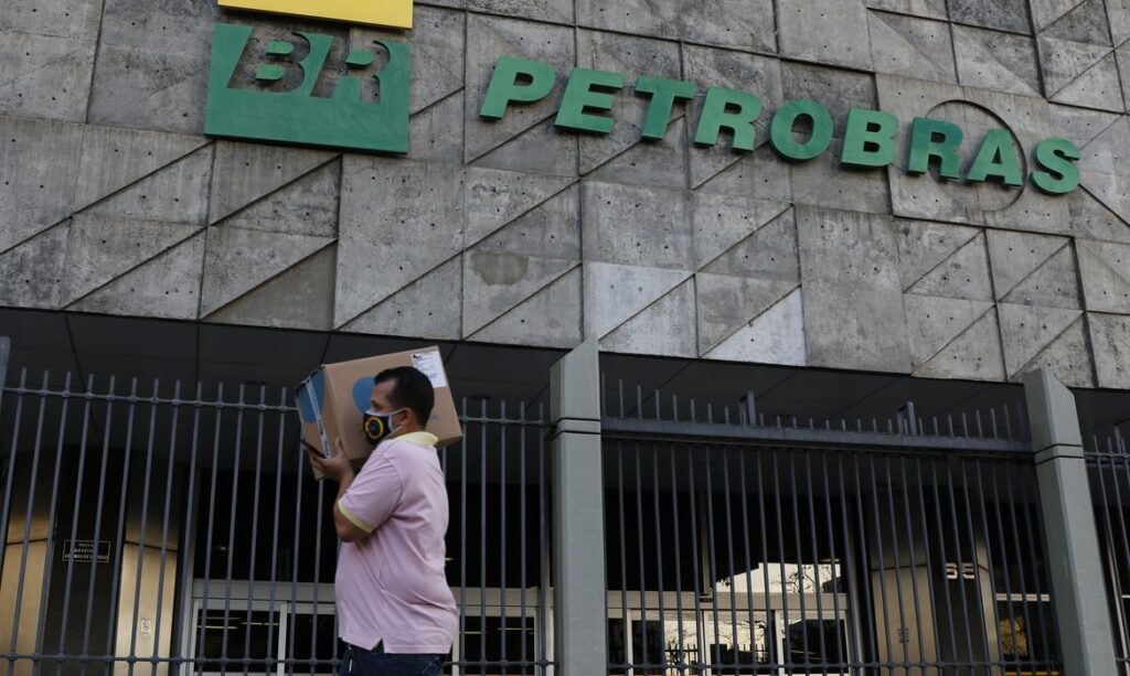 Polícia Federal investiga crimes de corrupção contra antiga Diretoria da Petrobras