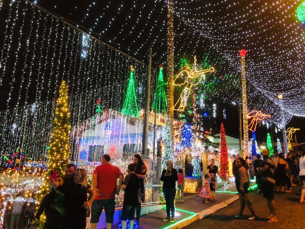 Neste ano 860 mil lâmpadas decoram a Casa mais iluminada do Brasil