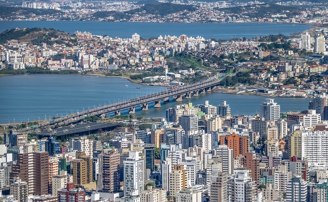 Torneira aberta: Governador anuncia distribuição de verbas equivalente ao número de habitantes por município