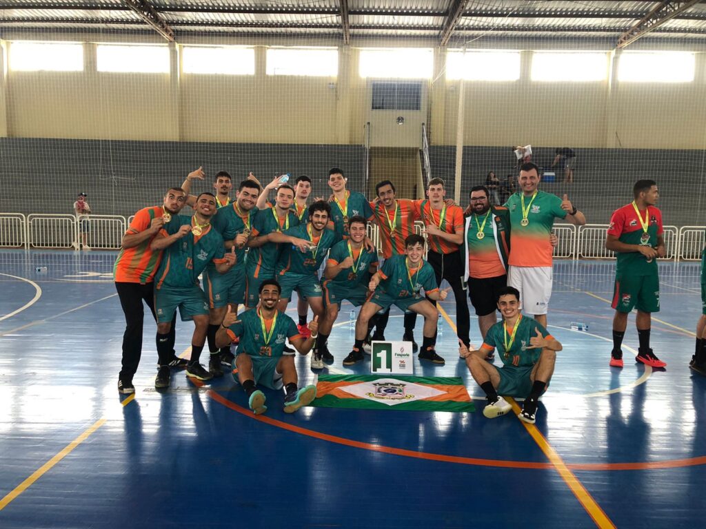 Handebol masculino conquista título  inédito para Camboriú