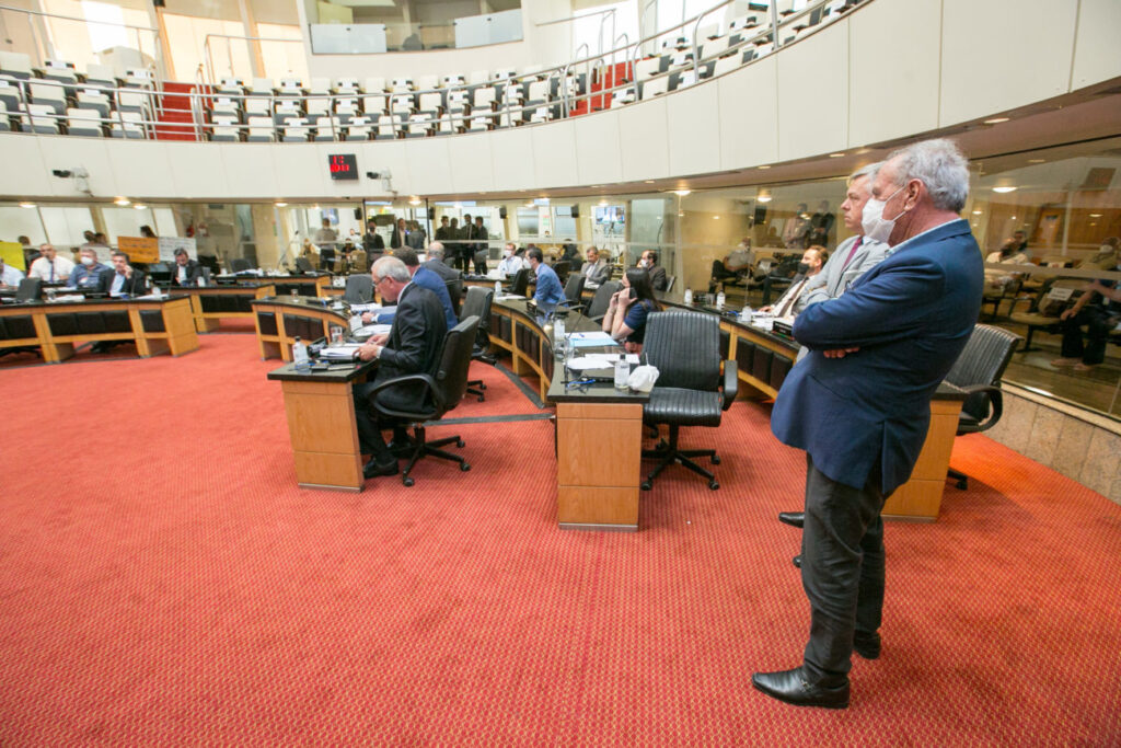 Vai a plenário nesta terça  o pacotaço aprovado pelos Parlamentares