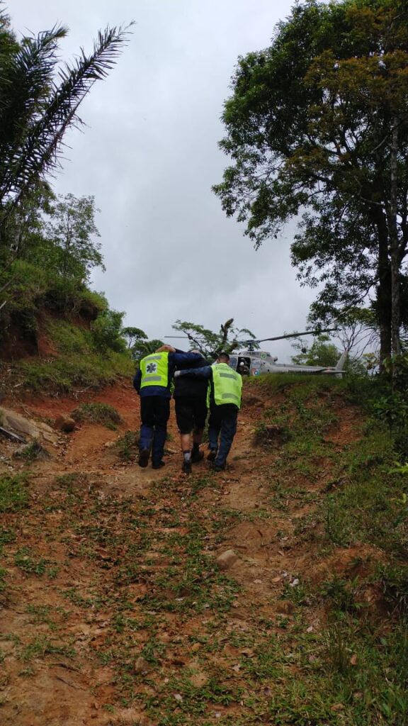 Helicóptero Águia é acionado para resgatar turista com hemorragia no Pico da Pedra