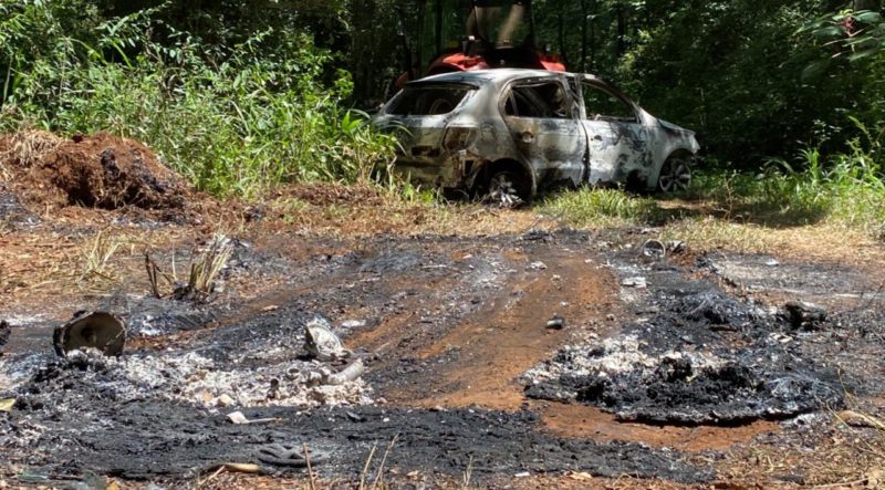 Suspeito coloca fogo em carro e tem 90% do corpo queimado após matar esposa no Oeste