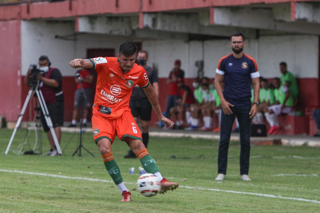 Em duelo de líderes Camboriú FC perde fora de casa para o Hercílio Luz