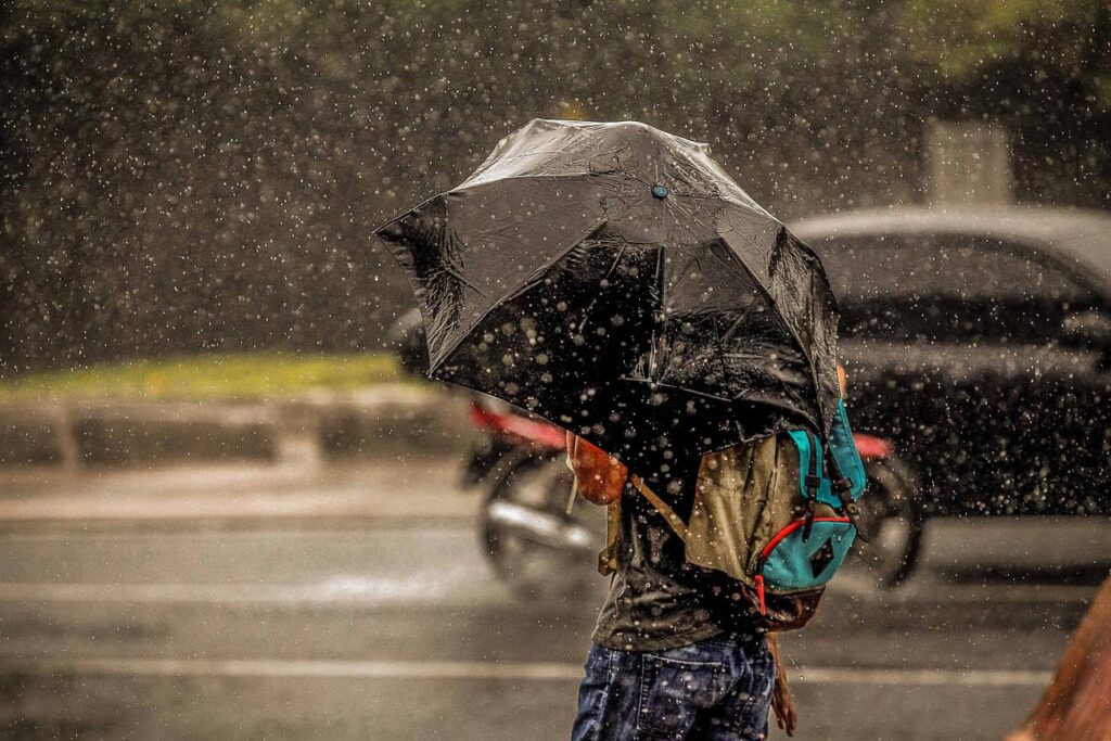 Após calorão de 42ºC, SC entra em alerta para fortes temporais