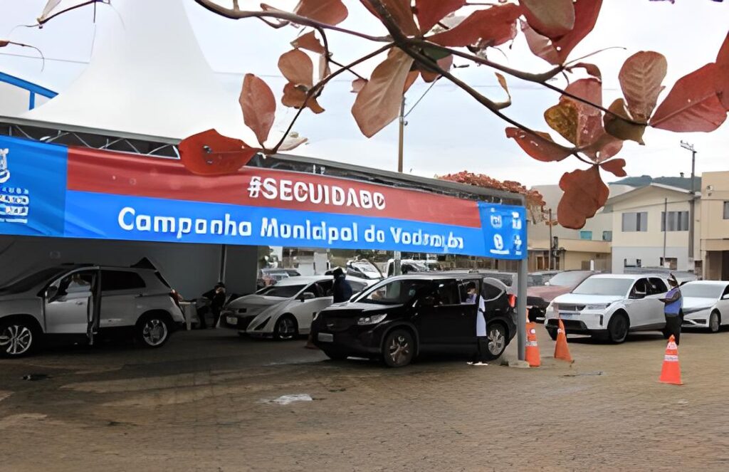 Baixa procura por vacinação faz município desativar drive-thru