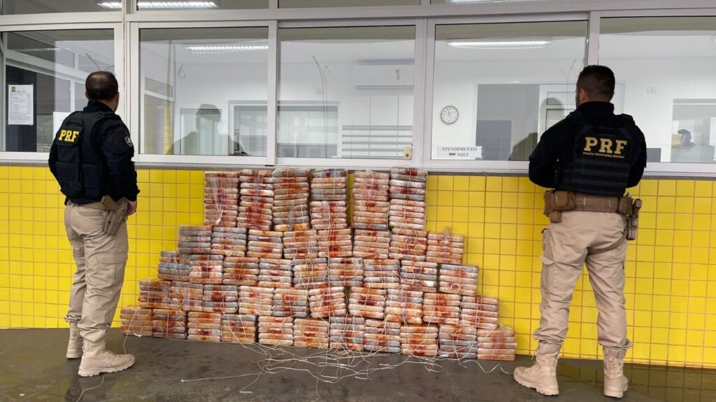 VÍDEO:PRF apreende 266 quilos de pasta base de cocaína avaliada em R$ 32 milhões