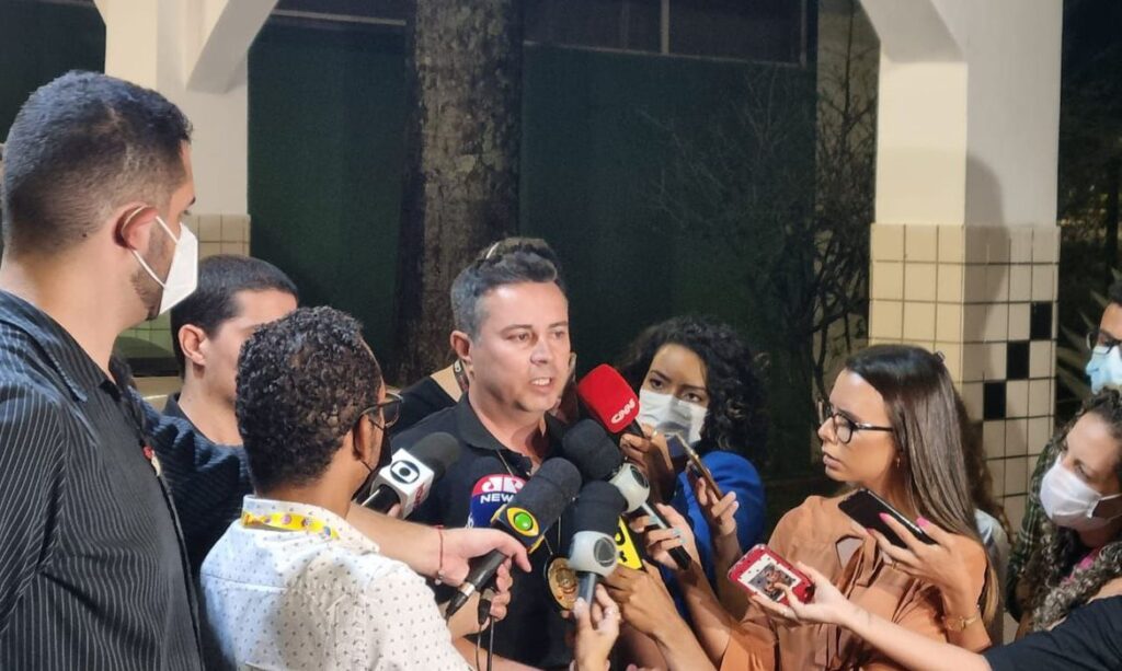 Polícia prende suspeitos de esfaquear jornalista em Brasília