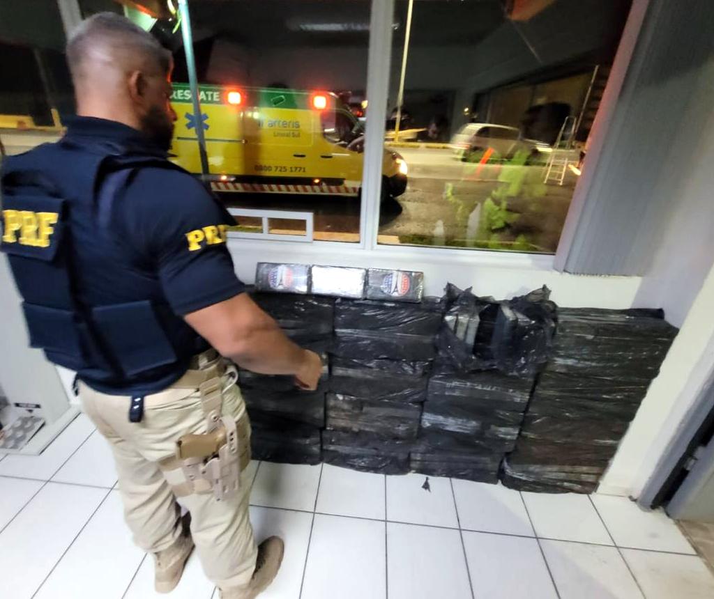 Crime organizado tem prejuízo de R$ 35 milhões ao perder a droga descoberta no fundo falso de um caminhão baú