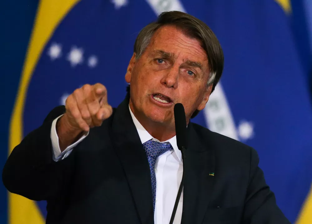 ‘Manifesto que sou a favor da democracia’, diz Bolsonaro em rede social