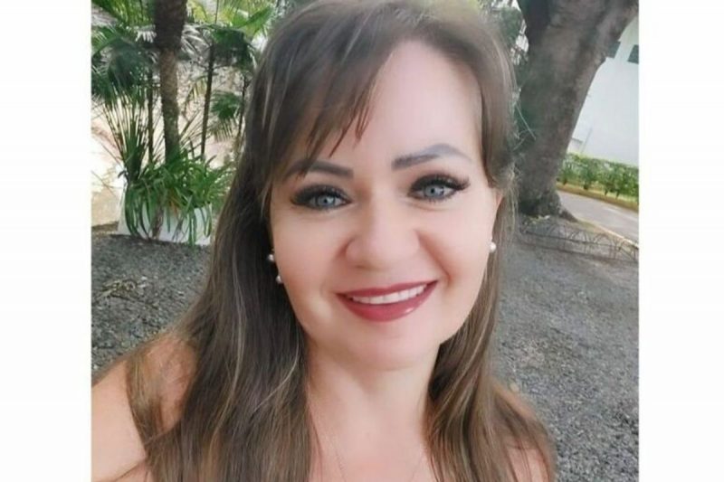 Filha adolescente encontra mãe assassinada dentro de casa