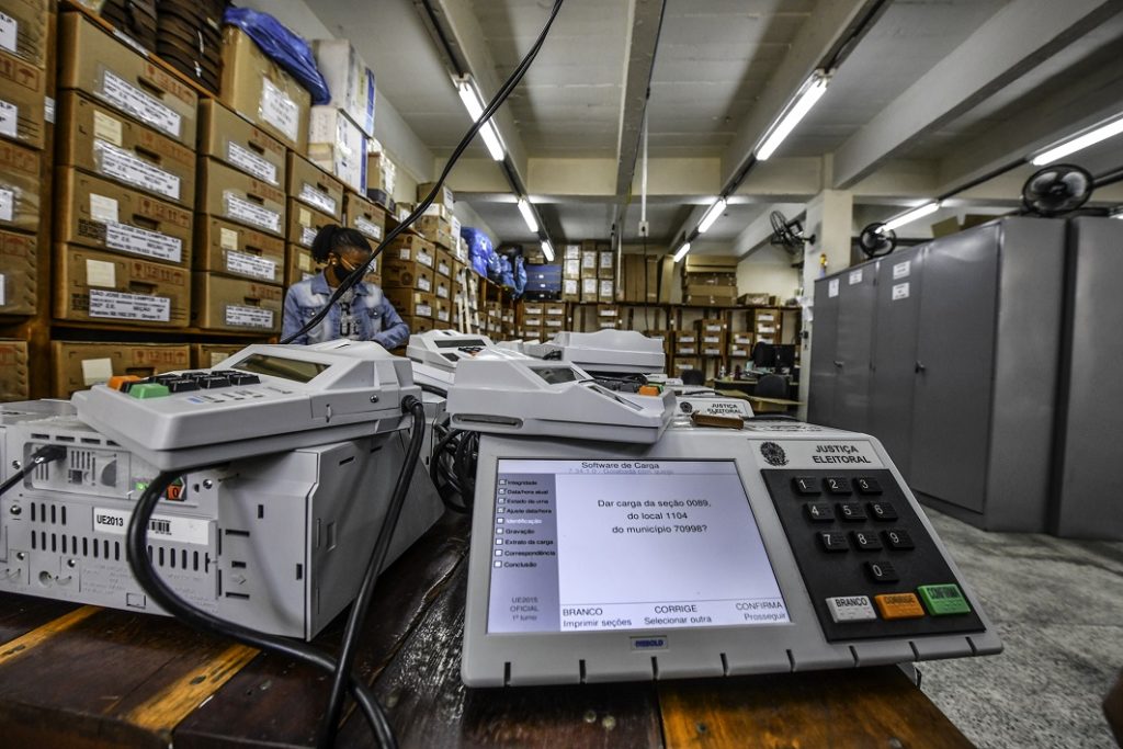 TSE atende pedido e Forças Armadas terão acesso aos dados das urnas eletrônicas nesta quarta-feira