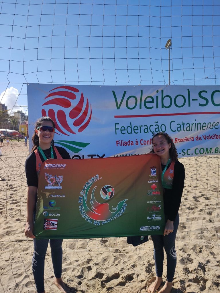 Mariana e Júlia conquistam a prata no Circuito Catarinense de Vôlei de Praia sub-15